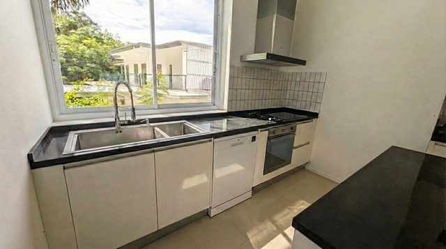 Modern kitchen cabinetry and full-size appliances